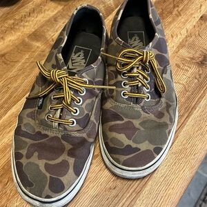 Women’s original lace front vans - camo